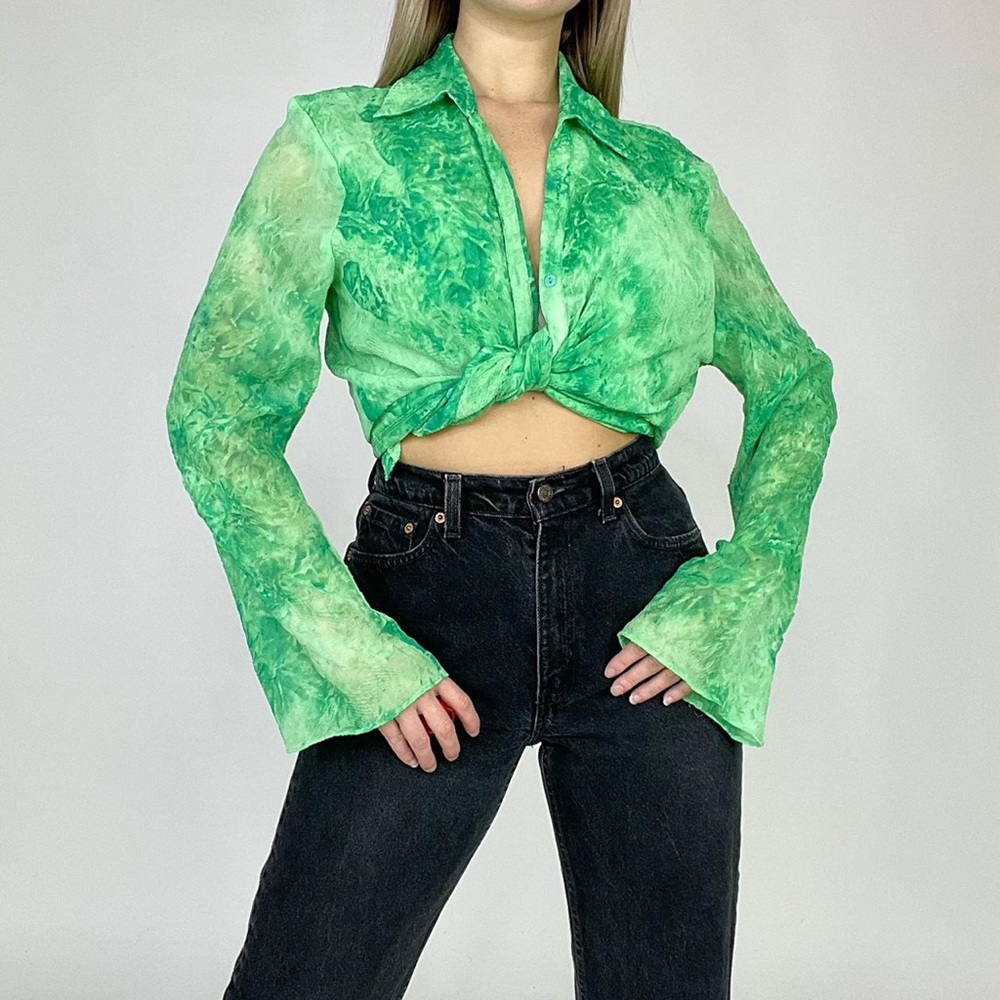 Vintage 90s green stonewashed style button down blouse!